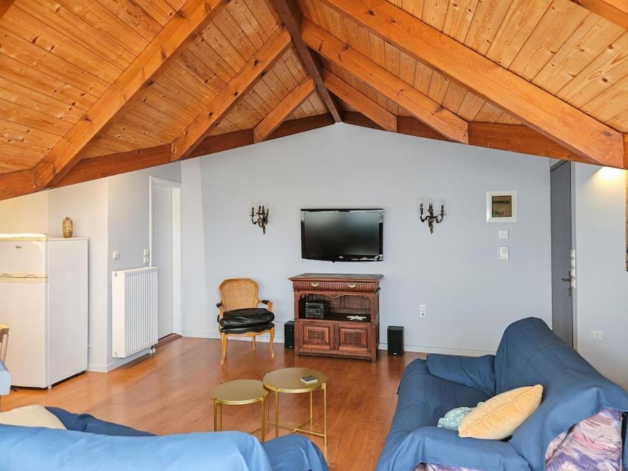 Sunny & Comfy Studio In The Heart Of Превеза Экстерьер фото